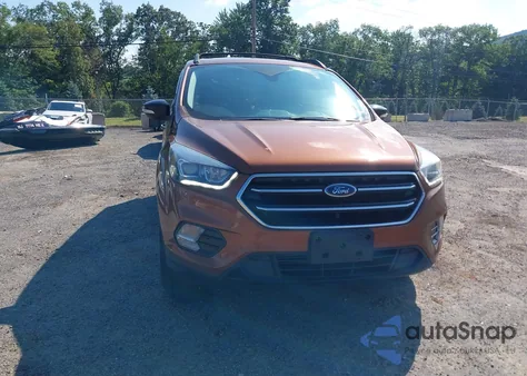 2017 Ford Escape Titanium из США, поврежденный, VIN 1FMCU9J91HUB91088